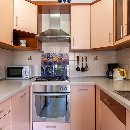 Laura Apartman *