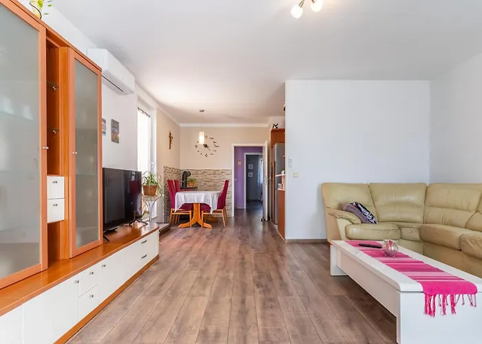 Laura Apartman *