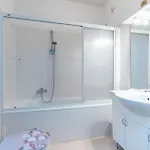 Laura Apartment *