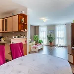 Apartment Laura Cres