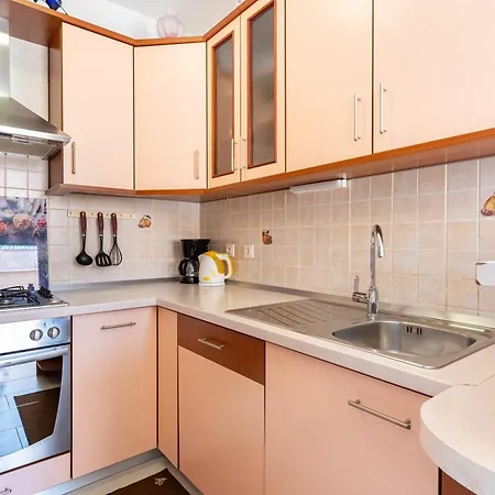 Laura Apartment Cres