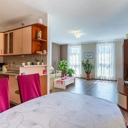 Apartment Laura Cres